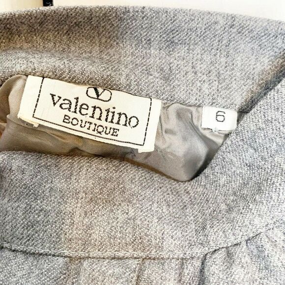 Vintage Valentino Boutique Grey Wool Skirt Logo Button Size 6 (Fits Current 0) - Picture 6 of 9